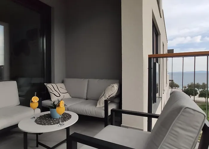 Splendid Beach View Apartment